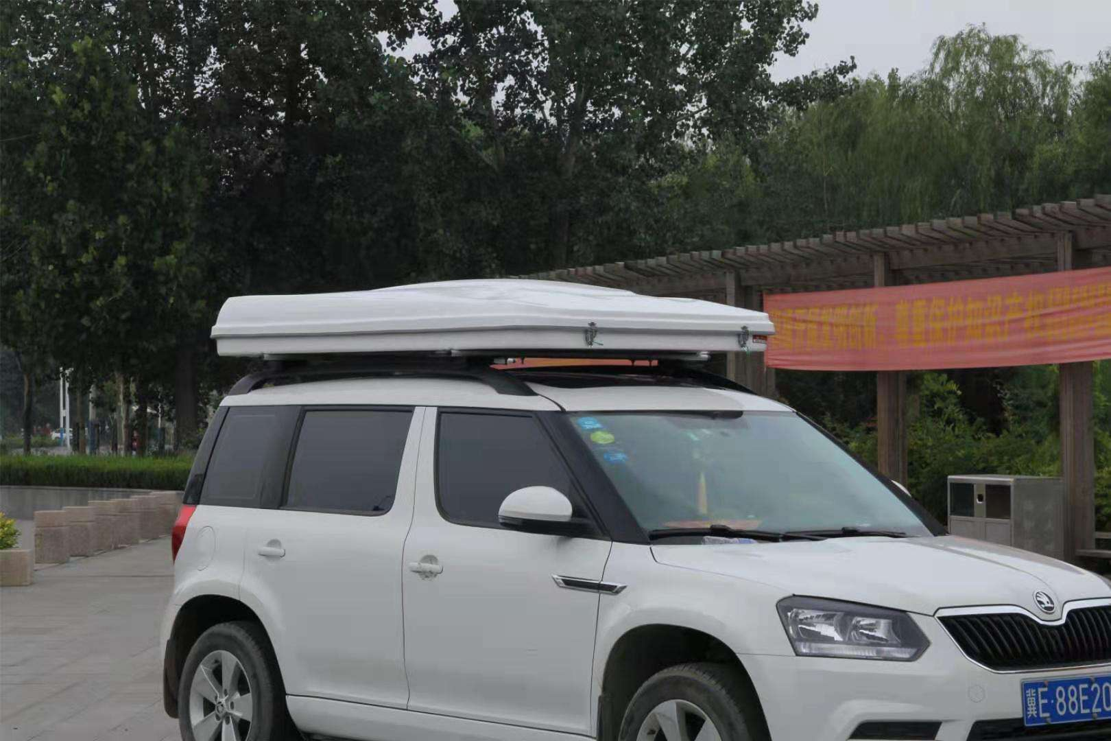 Sansu Wholesale Hard Shell Foldable Portable 4 Person Car Roof Top Rooftop Tent